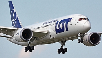 LOT: Uszkodzona szyba w samolocie Boeing 787 Dreamliner